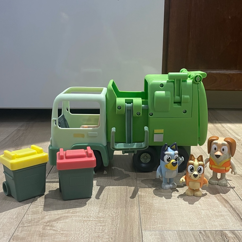 Bluey Garbage Truck Playset